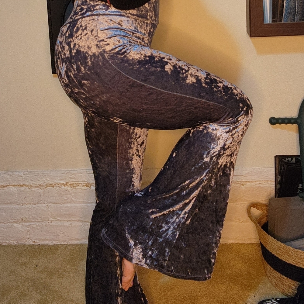 Highwaisted bellbottom velvet pants